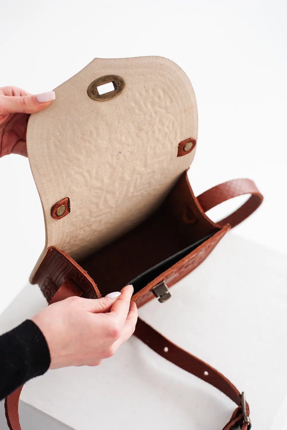 Paint Bag with Small Handle